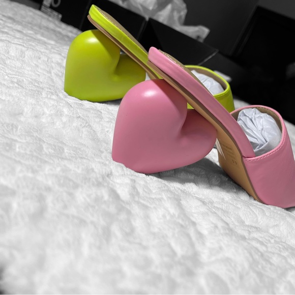 Beautiful Heart Shaped Heels 🩷 - Picture 4 of 10